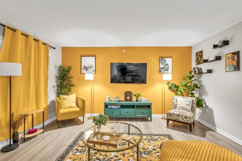 Pleasant Valley Apartment | Casa Marigold ATX - Cozy Stay - Near DT & Airport