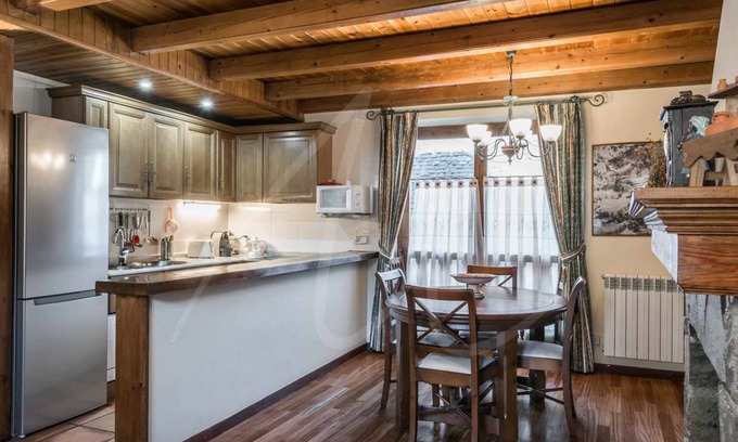 Salardu House | Casa Marimanha by SeaMount Rentals