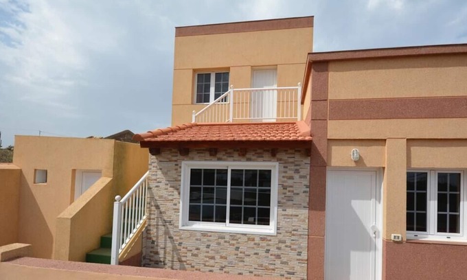 Echedo House | CASA MÉRIDA, very well located in a pleasant and quiet rural environment.