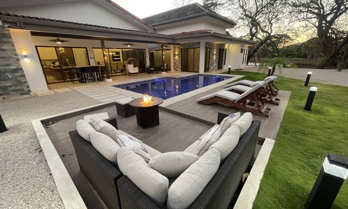 Tamarindo House | Casa Murano, completely equipped with a private pool. BEACH CLUB