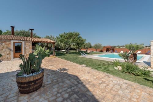 Casale Zappulla Villa | Casa Natia - IsulaTravel