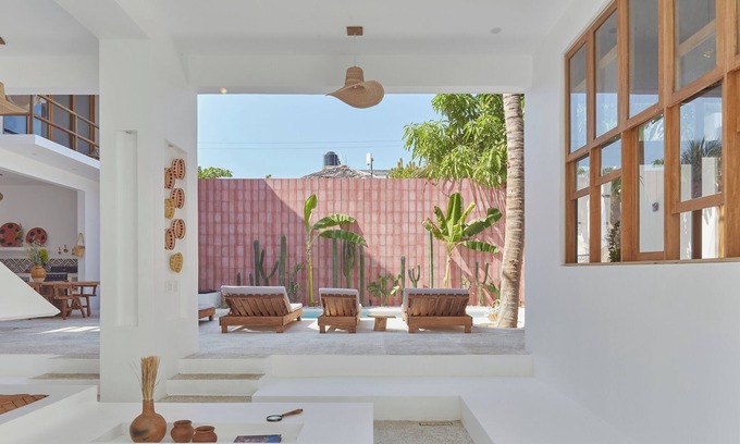 Brisas de Zicatela Bed & Breakfast | CASA OHMA, an elegant Maison de Charme with swimming pool in La Punta