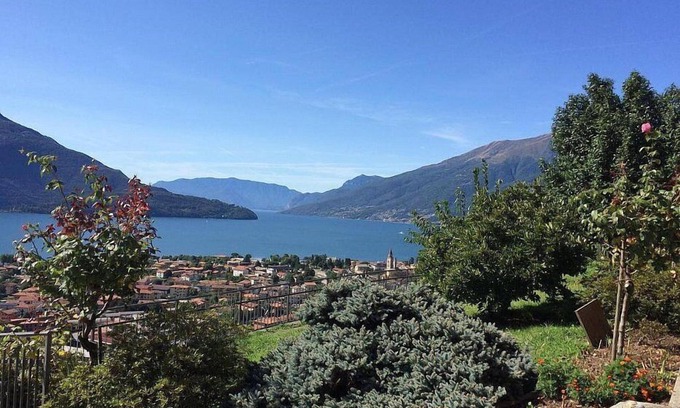 Vercana House | Casa Osmanto L: A cozy and welcoming apartment situated at a short distance from the shores of Lake Como, with Free WI-FI.
