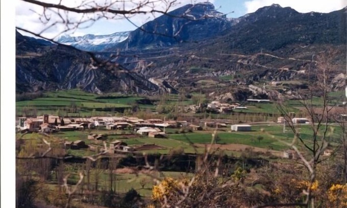 Murillo de Liena Cottage | Casa Pabán apartments for 6 people, with beautiful views of the river and mountains