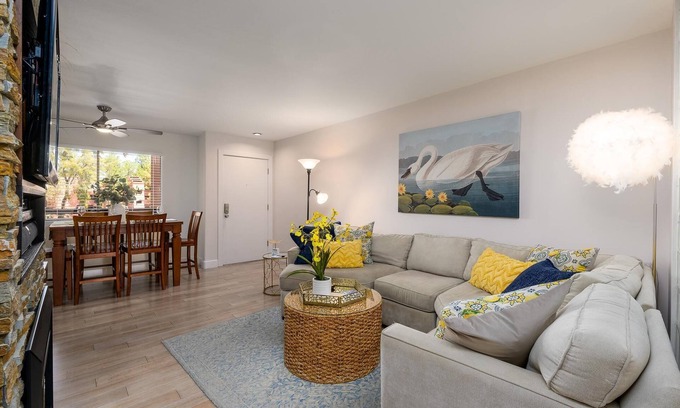 Paradise Valley Village Condo | CASA PACFICIO-Anasazi Village-Plush 2bed/1bath updated unit