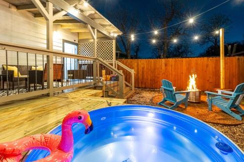 Downtown San Antonio House | Casa Pajaritos - Pool, Firepit, Backyard near Riverwalk San Antonio