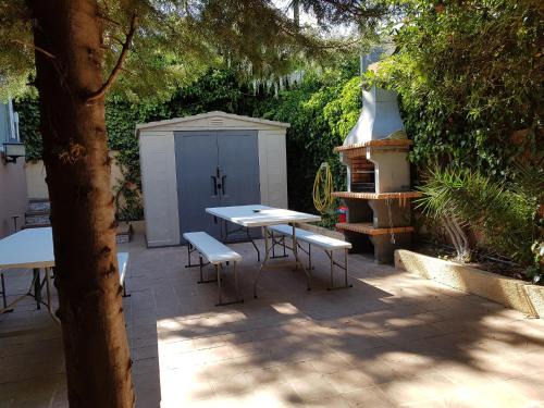 Castelldefels Villa | Casa para 14 entre Mar y Montaña