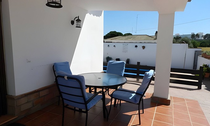 Conil de la Frontera City Center Ski Chalet | Casa piscina privada un paso del pueblo