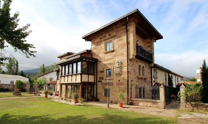 Hermandad de Campoo de Suso House | Casa Rural (full rental) Las Casonas de Don Pedro for 20 people