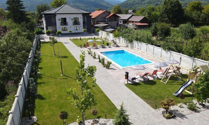 Jiblea Veche House | CASA RARES & KARINA