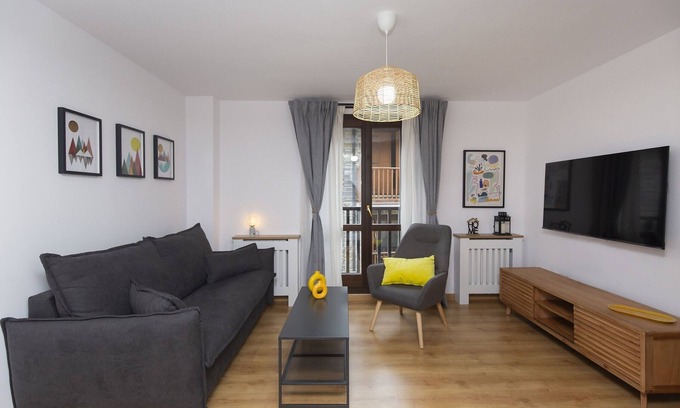 Escarrilla Apartment | Casa Real by BeValle