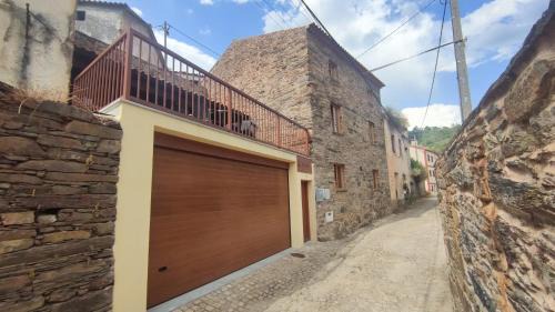 Proenca-a-Nova House | Casa Resineiro com Garagem e Terraço