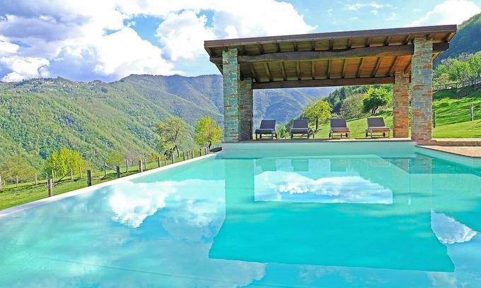 Pieve Fosciana House | Casa Robia B: A characteristic and welcoming apartment that is part of a villa, surrounded by Garfagnana Valley, with Free WI-FI.
