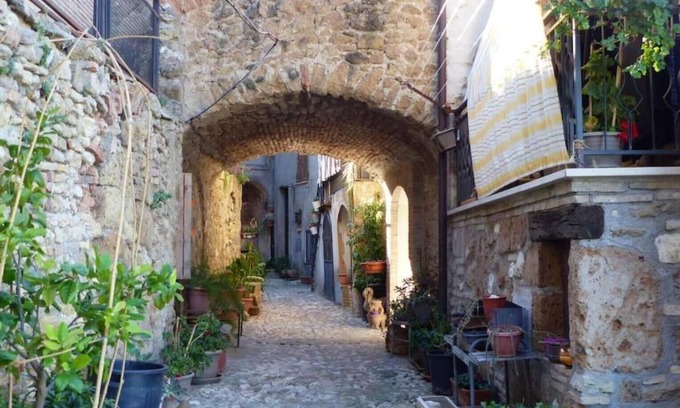 Collevecchio Apartment | Casa Romantica in un Borgo Antico in Sabina
