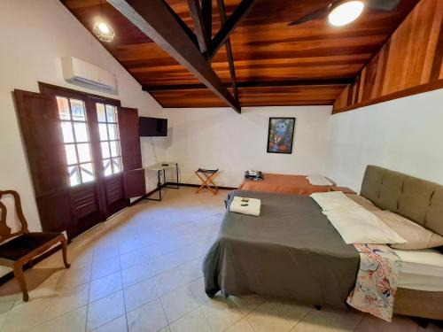 Miguel Pereira House | Casa Rosada seu refúgio na serra