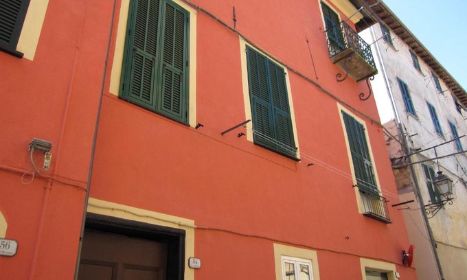 Borgomaro Apartment | CASA ROSSA