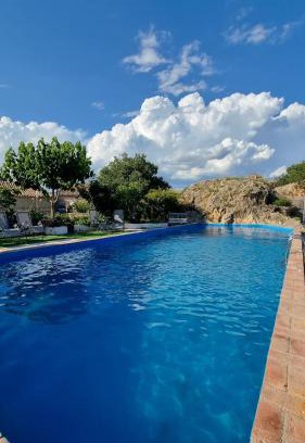 Peralta de Calasanz House | Casa rural Casaplana, hasta 23pax, con piscina, Zona Prepirineo aragonés