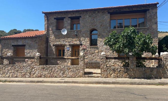 Serradilla del Arroyo House | Casa Rural El Medico