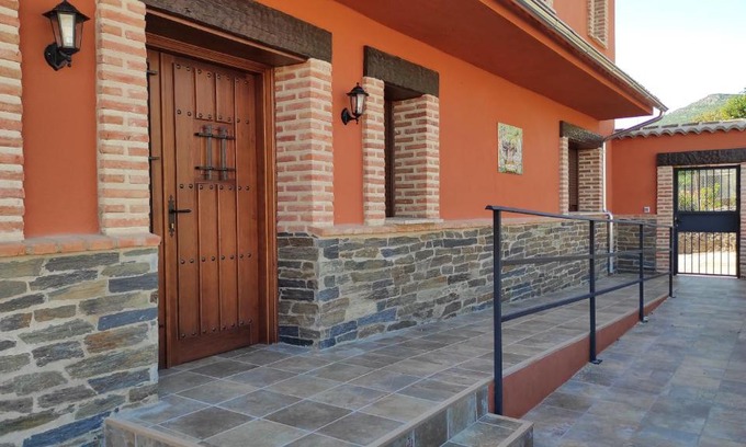 Navatrasierra House | Casa rural La Colmena del Geoparque