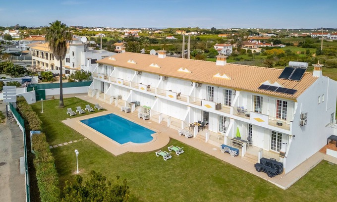 Vale de Carro House | Casa Sal |4 Bedrooms | Central | Olhos de Água