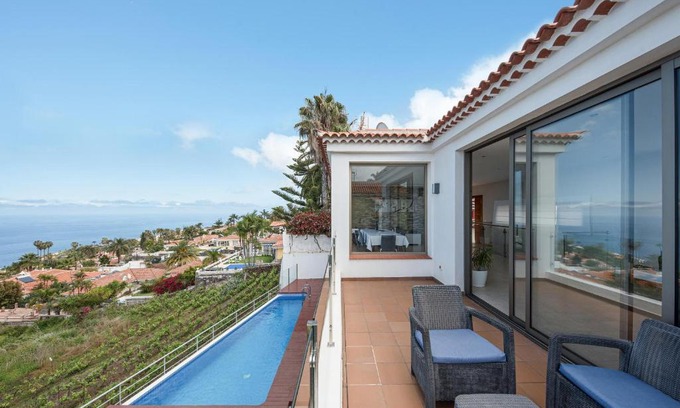 Las Cuevas House | Casa Santa Úrsula