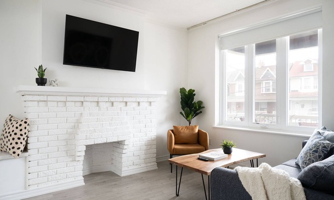 Earlscourt House | Casa Sereno | Spacious 1 Bedroom Unit