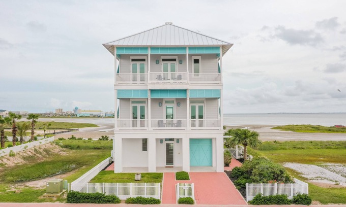 The Shores House | Casa Sirena beautiful 4br home with private pool on the bay!