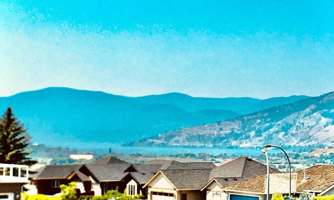 Vernon House | Casa Sol: gorgeous 6 bdrm lakeview home - pool hot tub, close to beach & pet ok!
