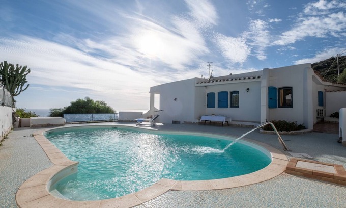 Villaggio delle Mimose House | Casa Sole: Family home with pool and amazing Seaview