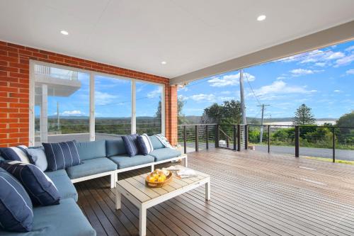Camden Head House | Casa Sorella - beachfront family home with pool