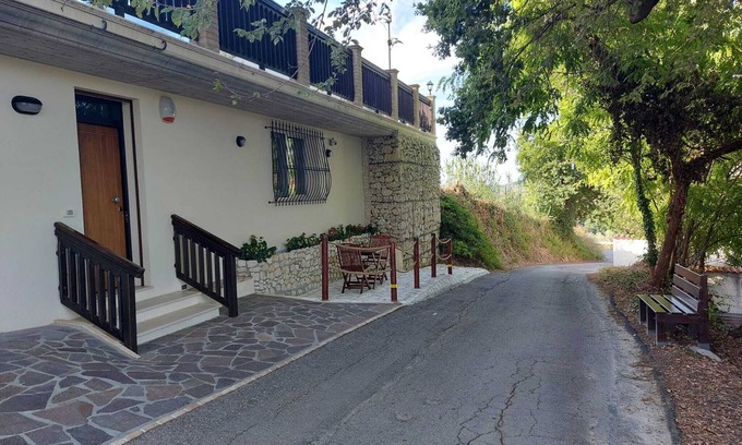 Citta Sant'Angelo House | Casa sotto la Quercia - cool in summer and warm in winter