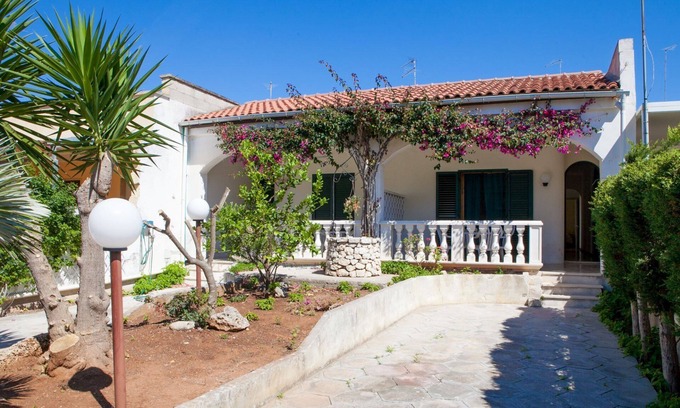 Torre Lapillo House | Casa Spiaggia Bianca | outdoor area, centre, a/c