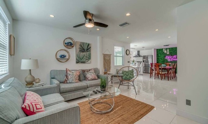 Central Sarasota House | Casa Stellata near Downtown & Bay ~ Backyard ~ Pkg