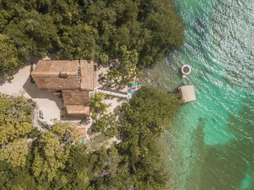 Bacalar House | Casa Tita, amazing views with Private Pier, Bar & Jacuzzi