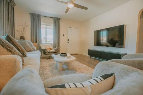 Albuquerque House | Casa Urbana-2BD-2BTH-Hot Tub-Pet Friendly-No Pet Fees!