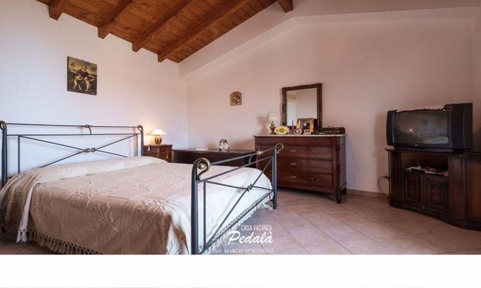 San Marco d'Alunzio House | Casa Vacanza Pedalà
