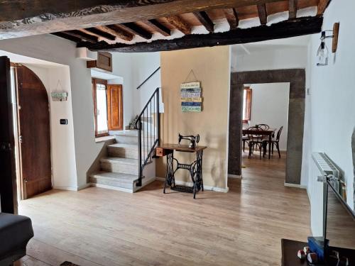 Mologno Apartment | Casa Vacanze La Barca