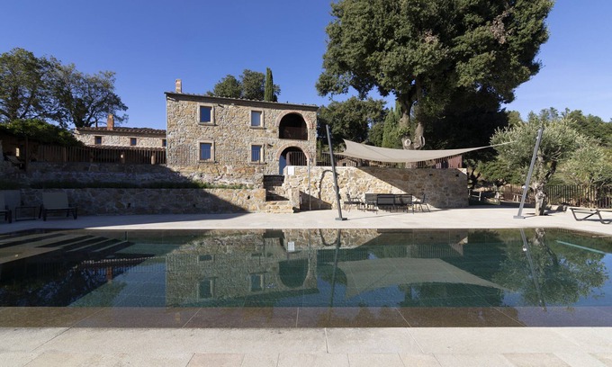 Roccastrada Villa | Casa Vecchia: Luxurious villa with shared pool, tennis court & stunning views!