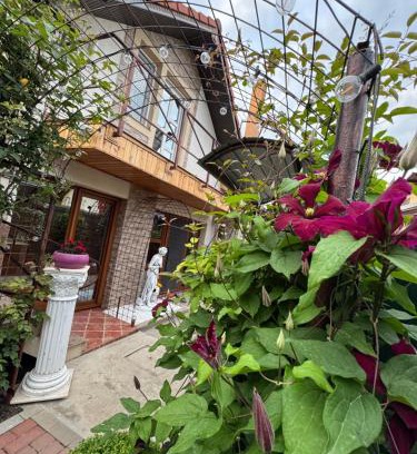2 Mai House | Casa Viselor de vară