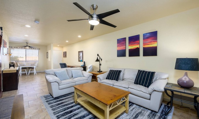 Paradise Valley Village Condo | CASA WILLOW-Anasazi Village- Updated condo