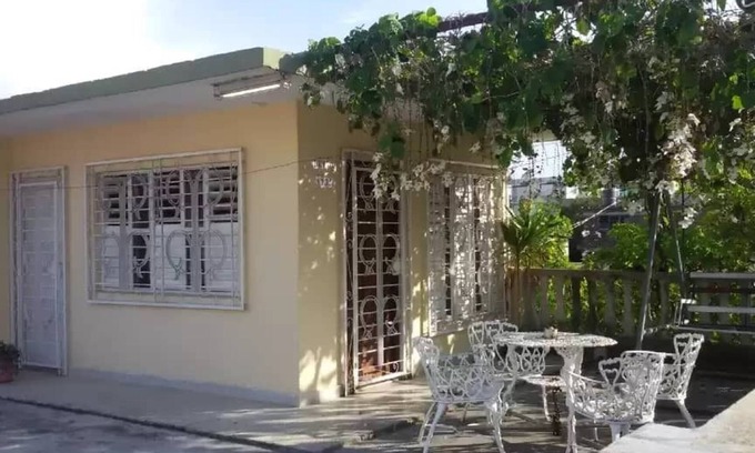 Holguin House | Casa Yunia - Aricochea