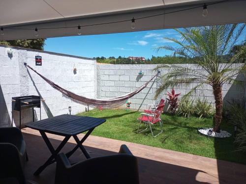 Serra Negra House | Casa1sn - Casa completa com jardim privativo e chuveirão refrescante!