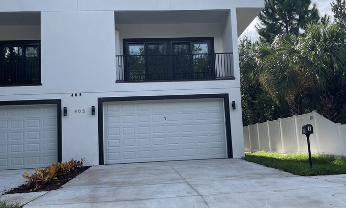 Courier City - Oscawana House | Casablanca - LUXURY 3 STORIES - WALK TO RESTAURANTS/BARS