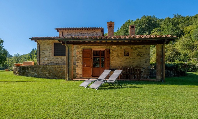 Arcidosso Villa | Casal'Terra Villa with Private Garden & Wi-Fi