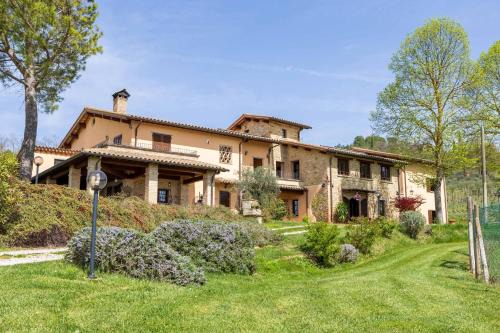 Citta di Castello Villa | Casale Bonavita by VacaVilla