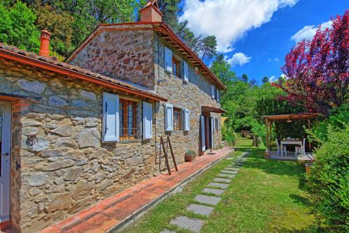 Macchino Villa | Casale di Cozzile by PosarelliVillas