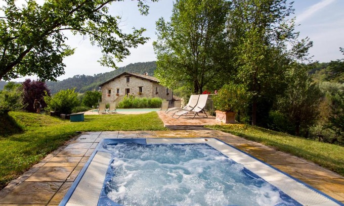 Gaglietole Villa | CASALE SANTA CATERINA Jacuzzi and Pool