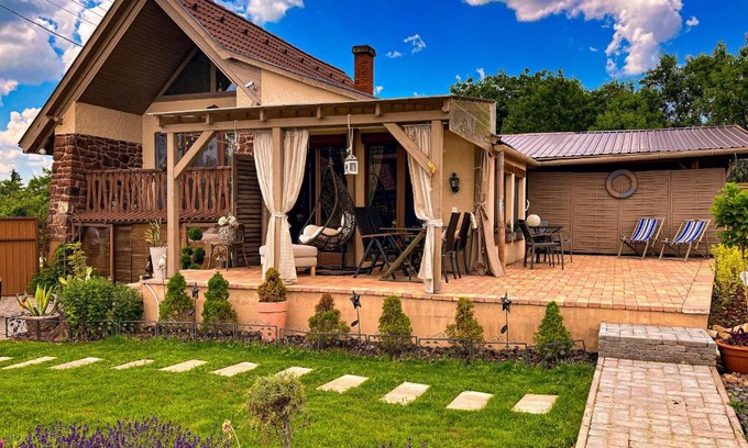 Alsóörs Villa | Casamia4u