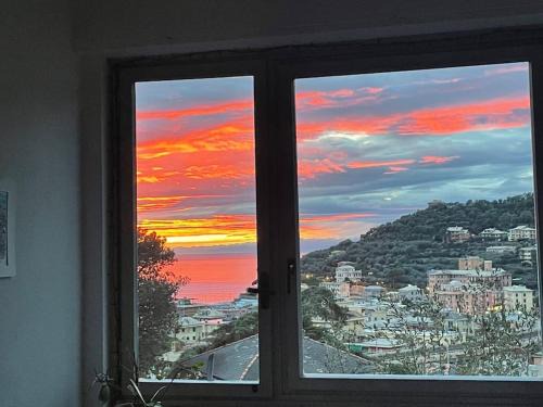 Recco Apartment | CasAmore Privacy e Panorama Comodo a tutti i servizi Silenzioso Posto auto e box per auto piccole e moto, si accede attraverso scale