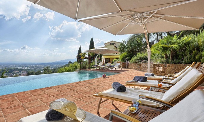 Uzzano Villa | Casanivi 14+2, Emma Villas